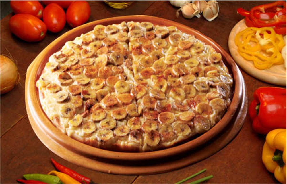 Ir para  <p>1 disco de massa (integral ou branca);</p>

<p>6 bananas nanicas grandes e maduras;</p>

<p>2 colheres de melado de cana;</p>

<p>1 colher de canela em p&oacute;;</p>

<p>Fatie...